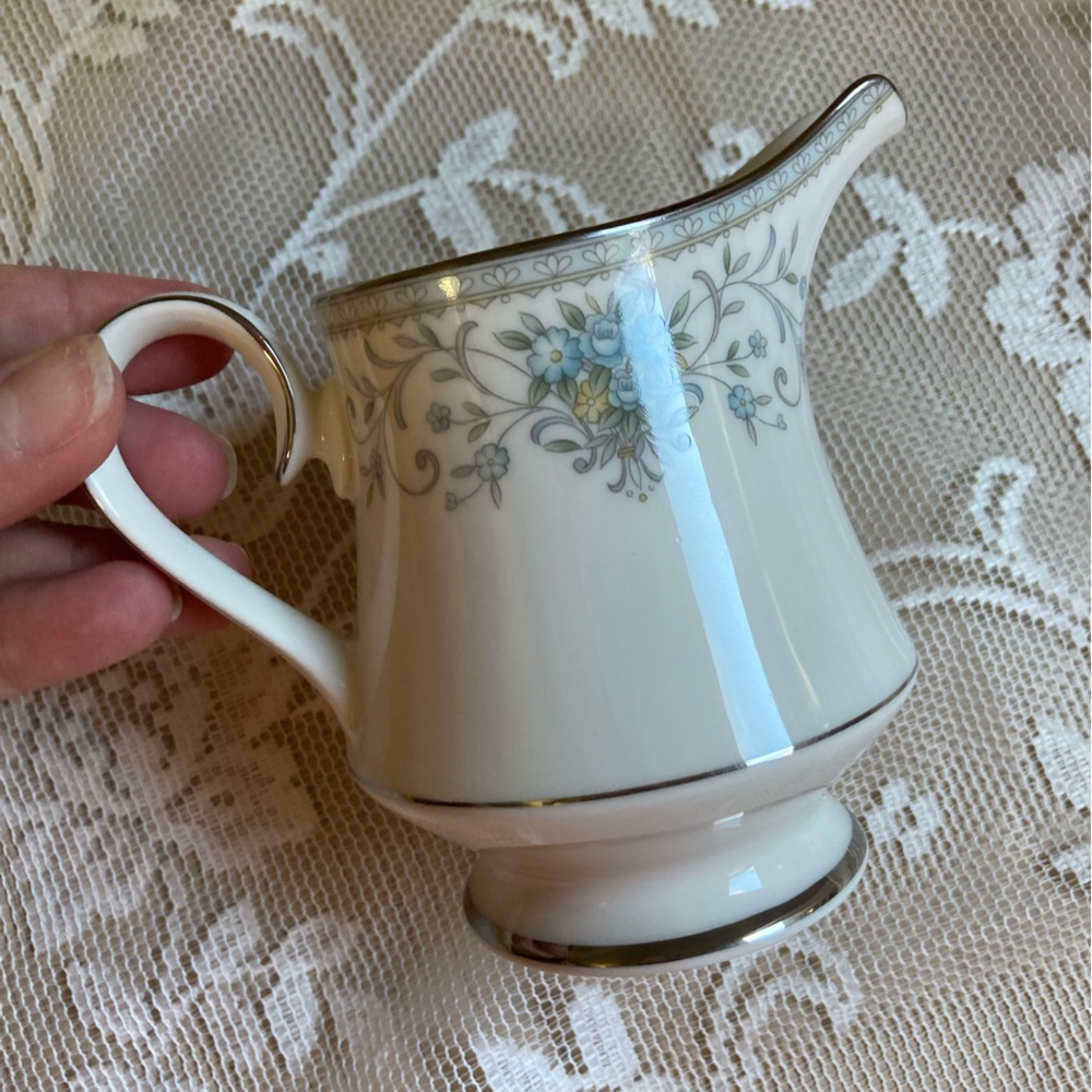 Carico Fine China, Tivoli Pattern, Creamer, 7954